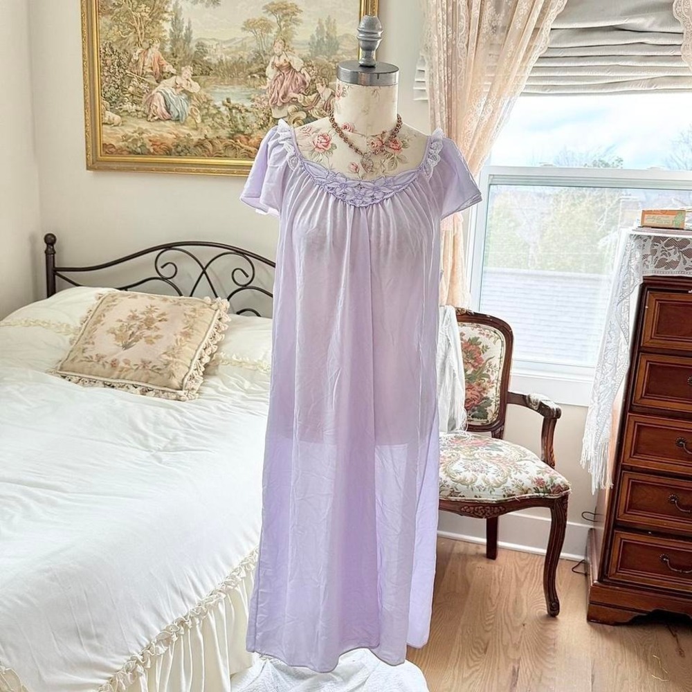 lavender nightgown  70s Prestige lavender nightgown size‎ large